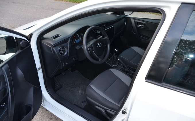 Toyota Auris cena 44500 przebieg: 170000, rok produkcji 2016 z Zawiercie małe 137
